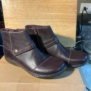Womens Clarks Ashland Pine Burgundy Leather Ankle Boots 26147408 size 9
